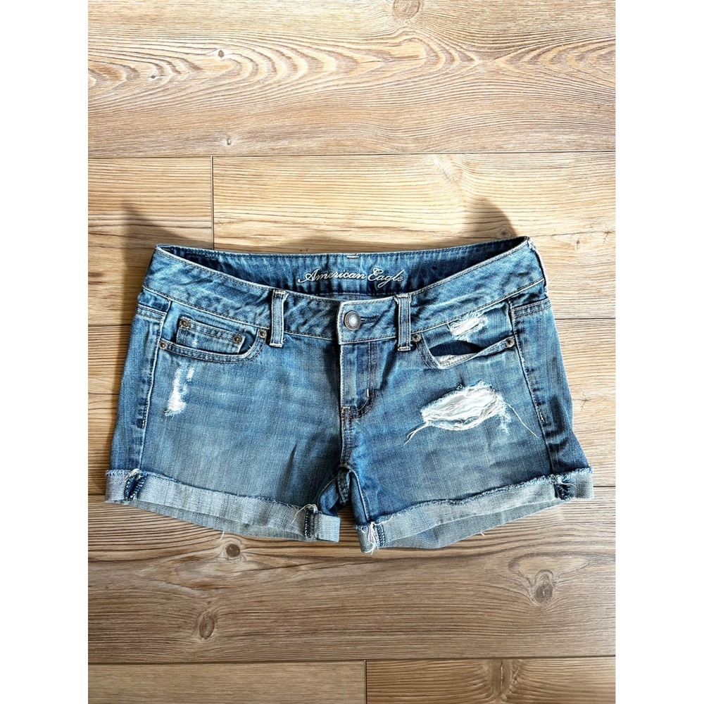 American Eagle Womens Distressed Denim Booty Shorts Medium Wash Low Rise Size 4